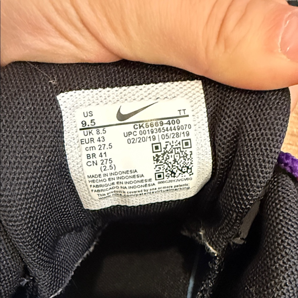 Colorful Nike Air Max Men’s Sneakers - Picture 4 of 6